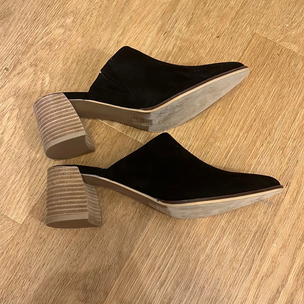 Black pointed toe mules